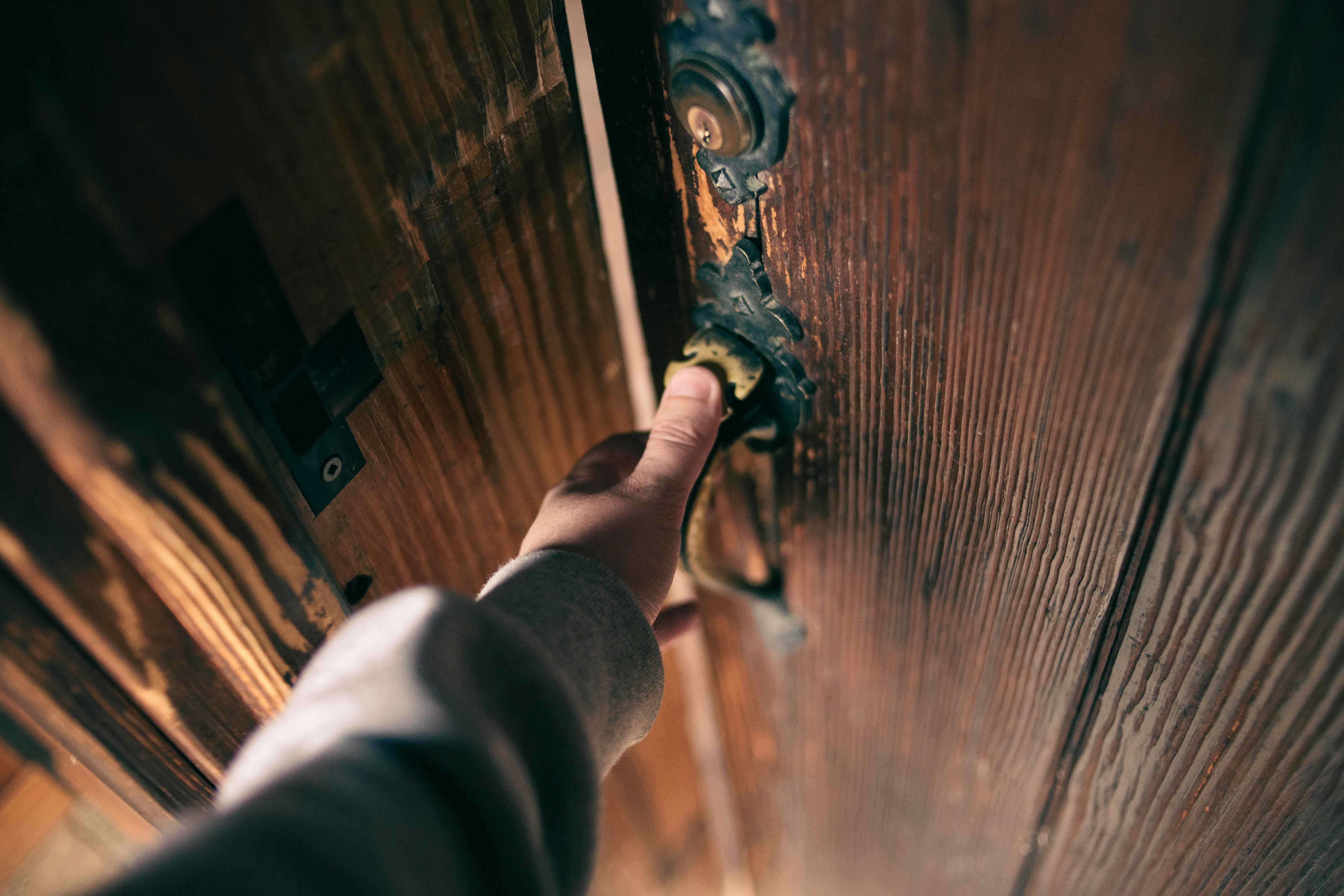 Professional fixing doors