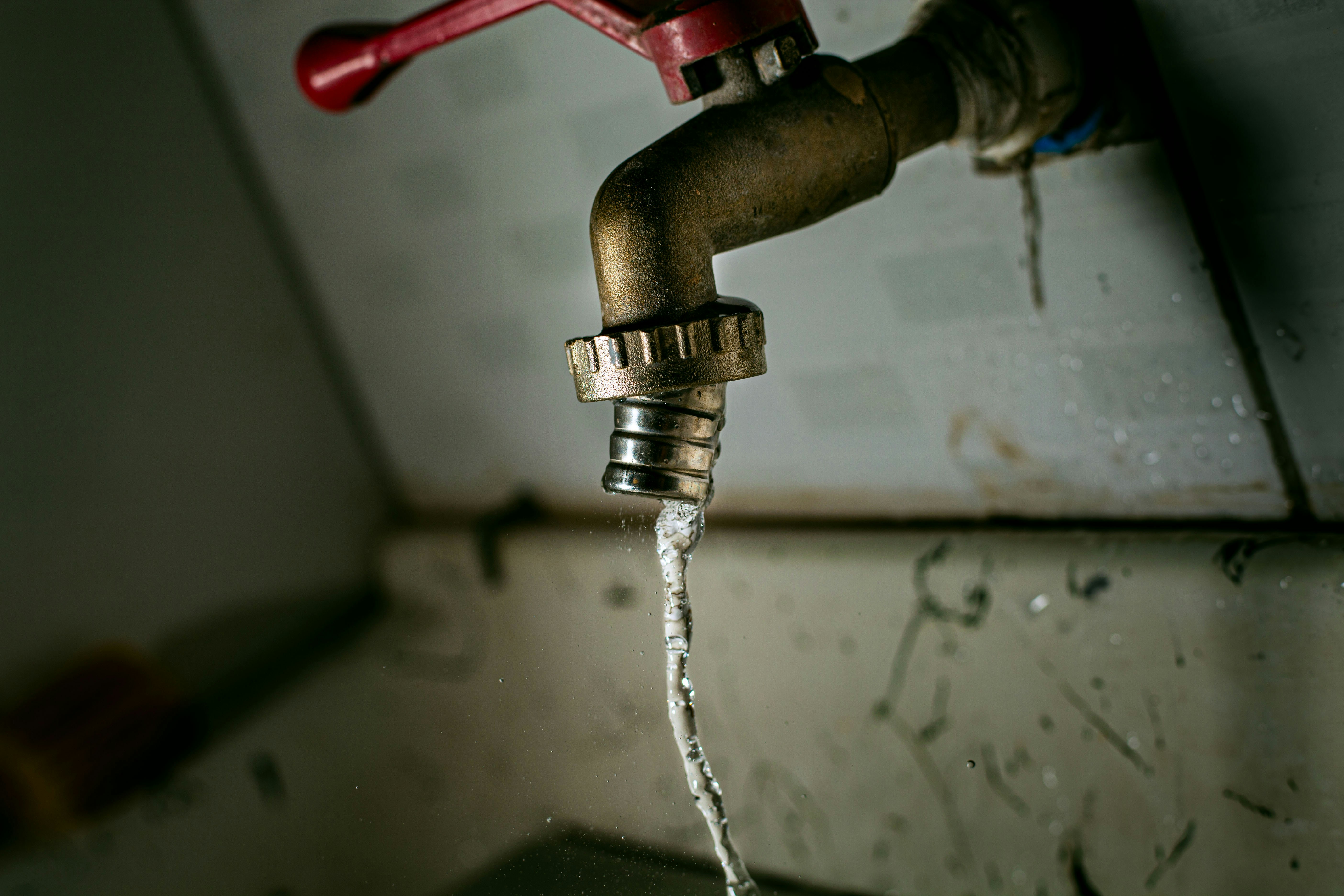 Skilled fixing plumbing issues
